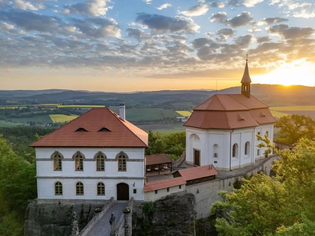 Stylovy Vesnicky V Soukromi M. Skala Cesky Raj Koberovy